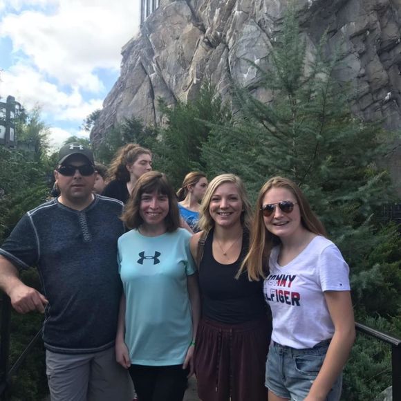 Meet your Posher, Courtney - Picture 1 of 1